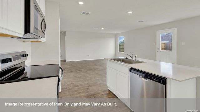 1107 PRINCE ALBERT, Seguin, TX 78155