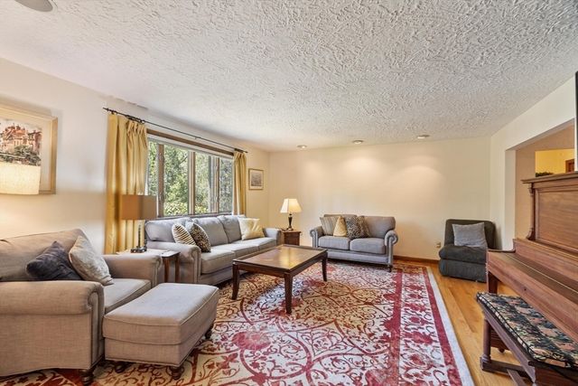 99 Beaver Road, Reading, MA 01867