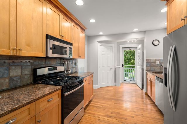 96 Beech St, Boston, MA 02131