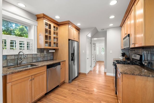 96 Beech St, Boston, MA 02131