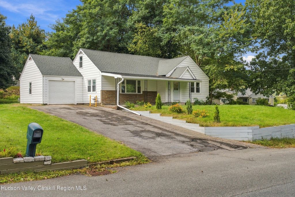 3 Hilltop Drive, New Windsor, NY 12553