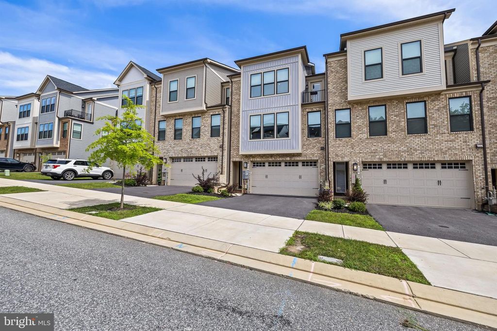 218 HICKORY HOLLOW CT, Cockeysville, MD 21030