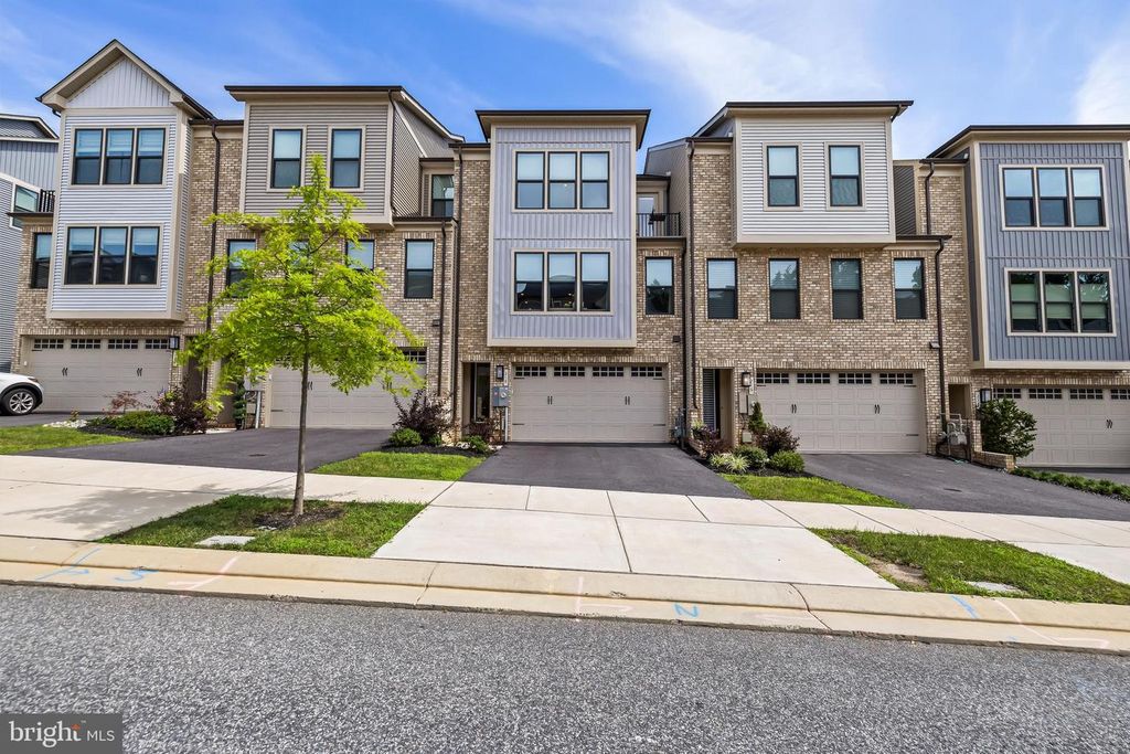 218 HICKORY HOLLOW CT, Cockeysville, MD 21030