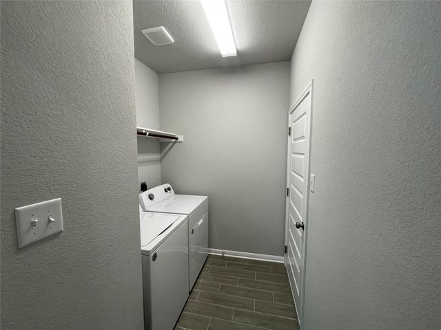 125 Unforgiven LN, Jarrell, TX 76537