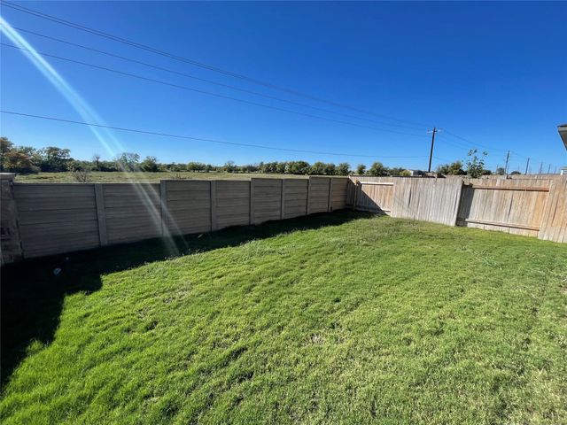 125 Unforgiven LN, Jarrell, TX 76537