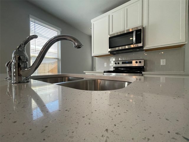 125 Unforgiven LN, Jarrell, TX 76537