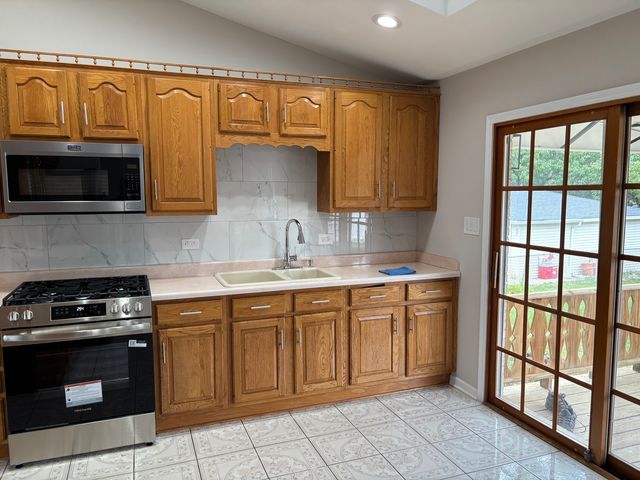 565 Arlene Drive, Wood Dale, IL 60191