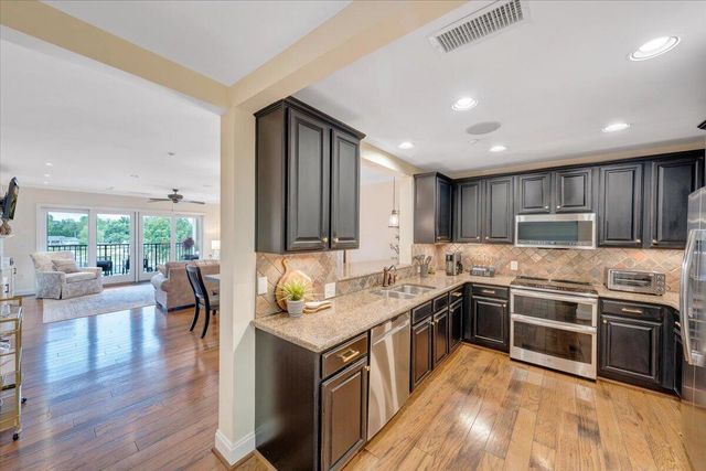100 BRIDGEWATER POINTE PL 404, Moneta, VA 24121