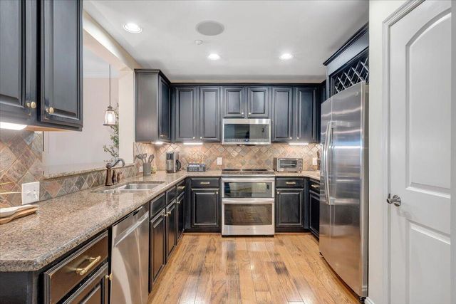 100 BRIDGEWATER POINTE PL 404, Moneta, VA 24121