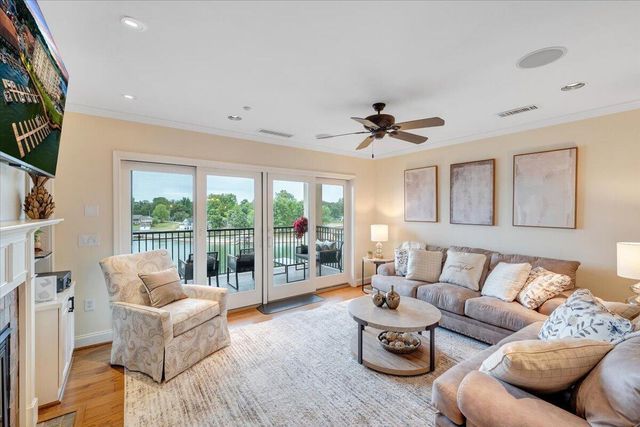 100 BRIDGEWATER POINTE PL 404, Moneta, VA 24121