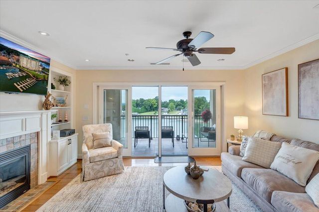 100 BRIDGEWATER POINTE PL 404, Moneta, VA 24121