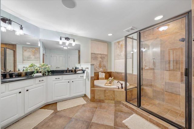 100 BRIDGEWATER POINTE PL 404, Moneta, VA 24121