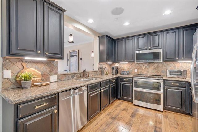 100 BRIDGEWATER POINTE PL 404, Moneta, VA 24121
