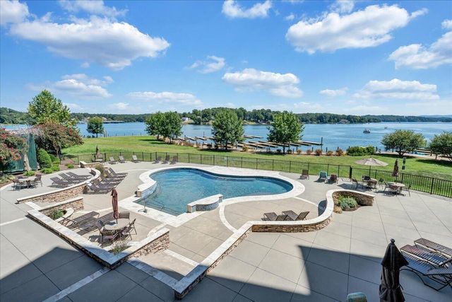 100 BRIDGEWATER POINTE PL 404, Moneta, VA 24121