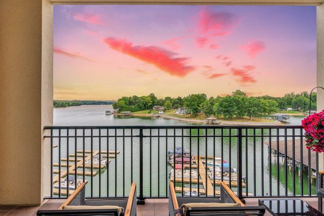 100 BRIDGEWATER POINTE PL 404, Moneta, VA 24121