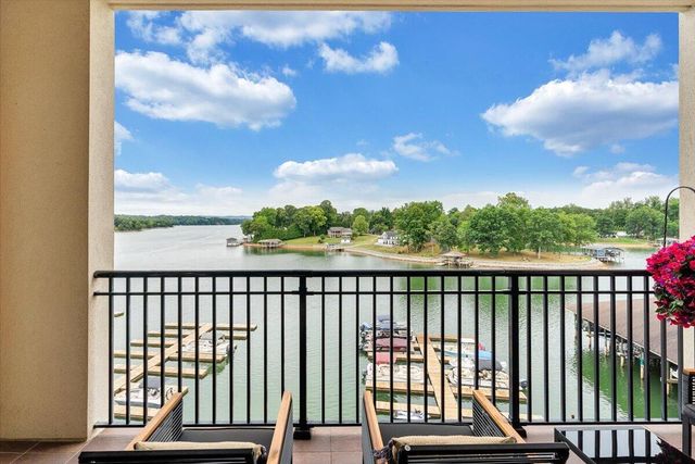 100 BRIDGEWATER POINTE PL 404, Moneta, VA 24121