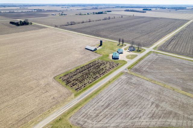 3405 S White Rock Road, Rochelle, IL 61068