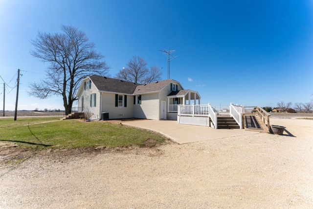 3405 S White Rock Road, Rochelle, IL 61068