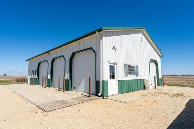 3405 S White Rock Road, Rochelle, IL 61068