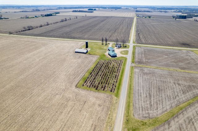 3405 S White Rock Road, Rochelle, IL 61068