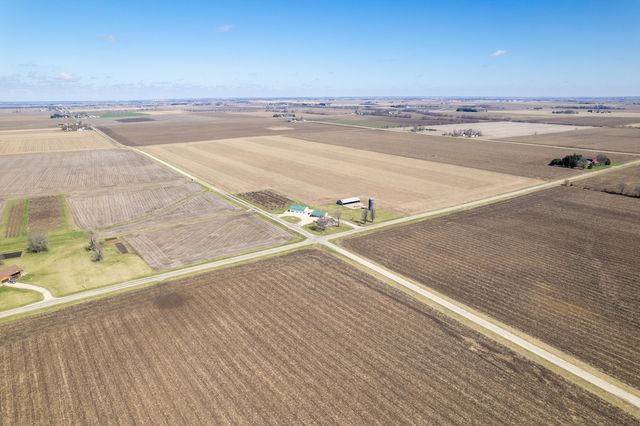 3405 S White Rock Road, Rochelle, IL 61068