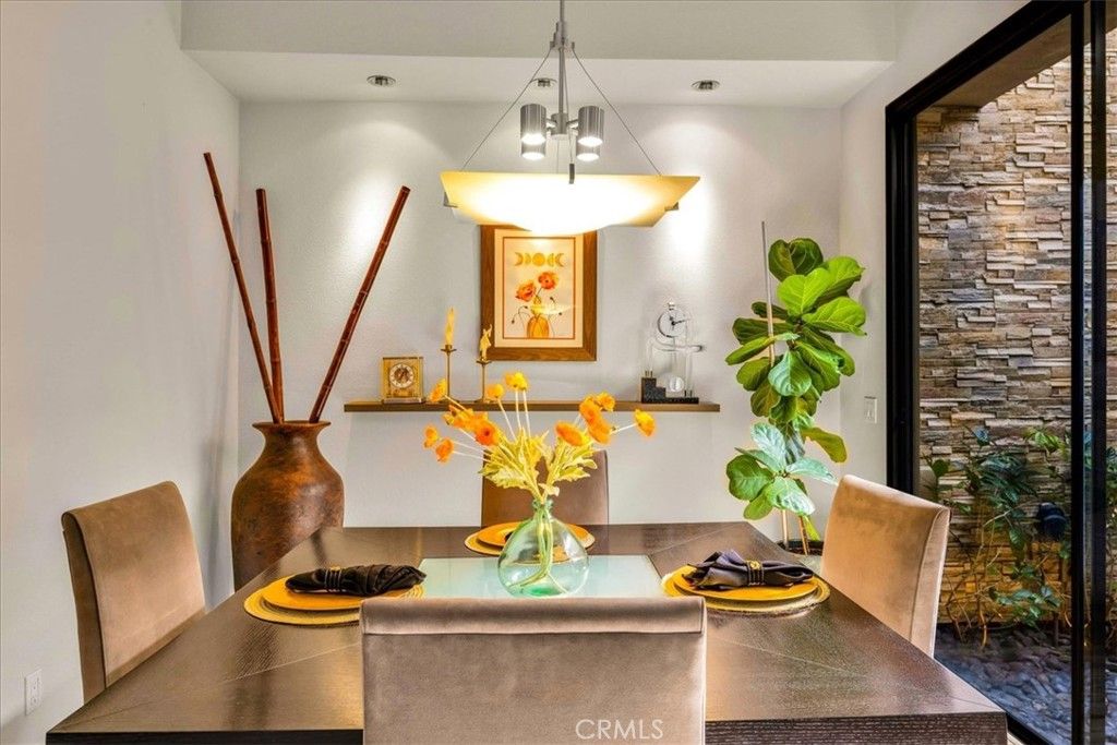 Image 3 of property listing at 194 Green Mountain Drive, Palm Desert, CA 92211