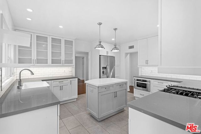 6611 W 6th Street, Los Angeles, CA 90048