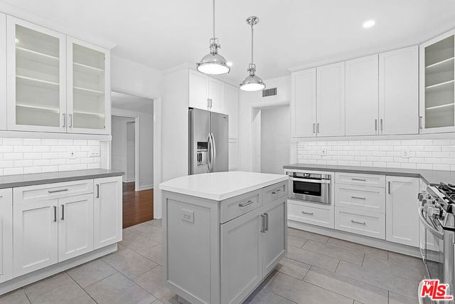 6611 W 6th Street, Los Angeles, CA 90048