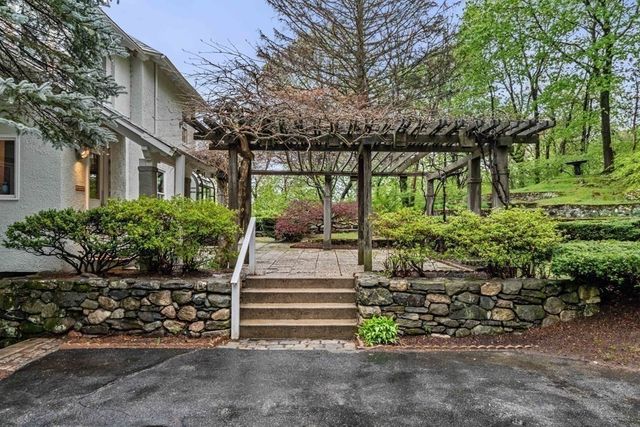 12 Summit Rd, Lexington, MA 02421