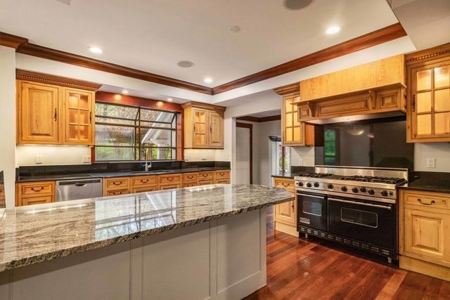 12 Summit Rd, Lexington, MA 02421