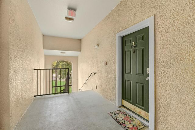 5122 NORTHRIDGE ROAD 307, Sarasota, FL 34238