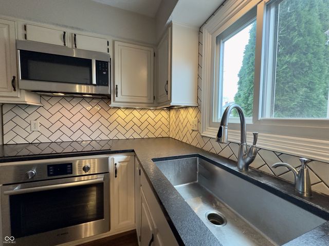 1260 Driftwood Drive, Carmel, IN 46033