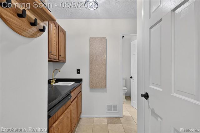 368 Bonnie Circle, Howell, MI 48843