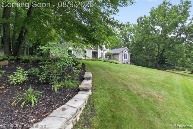 368 Bonnie Circle, Howell, MI 48843