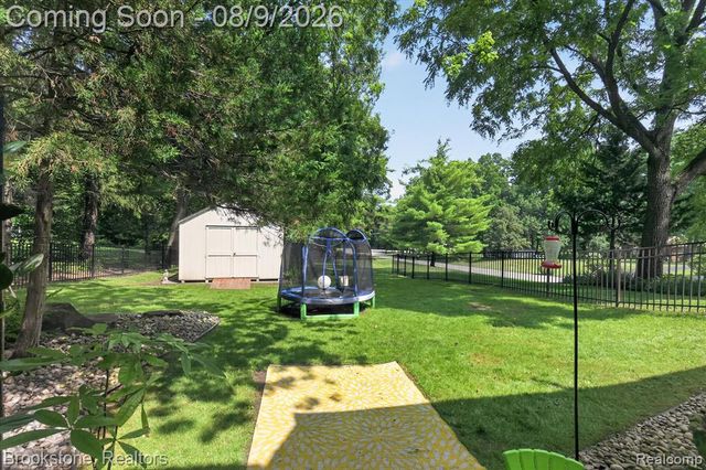 368 Bonnie Circle, Howell, MI 48843