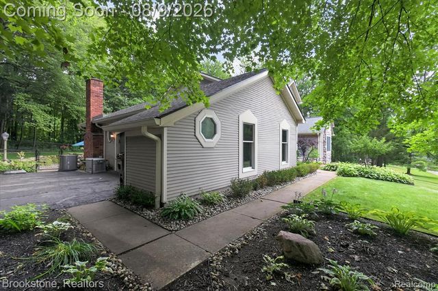 368 Bonnie Circle, Howell, MI 48843