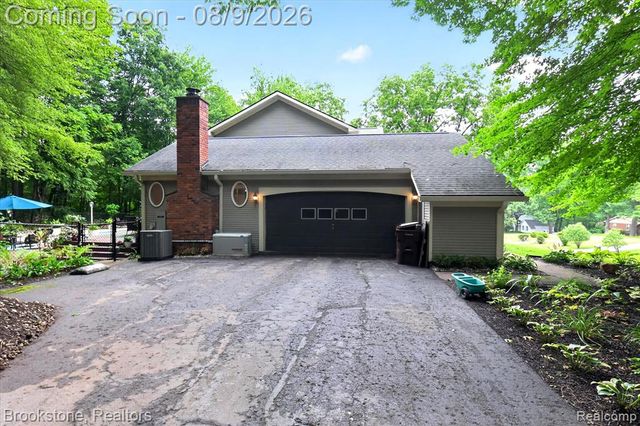 368 Bonnie Circle, Howell, MI 48843