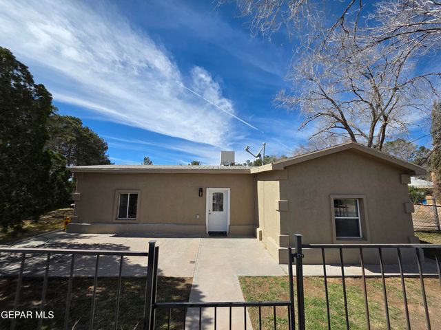 155 S Moon Road, Socorro, TX 79927