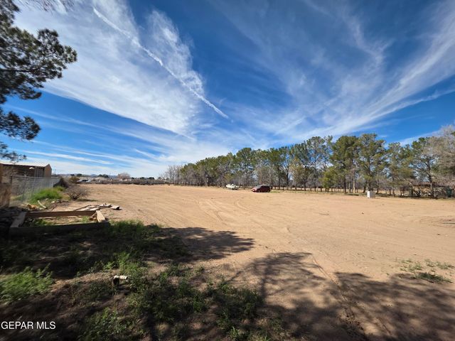 155 S Moon Road, Socorro, TX 79927