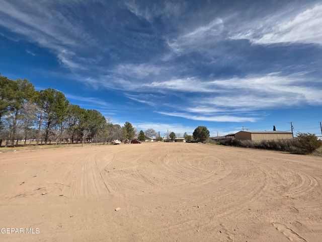155 S Moon Road, Socorro, TX 79927