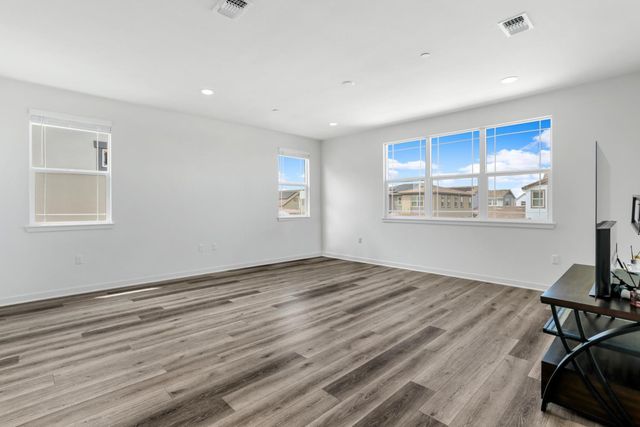 3104 Needham Ave, Lathrop, CA 95330