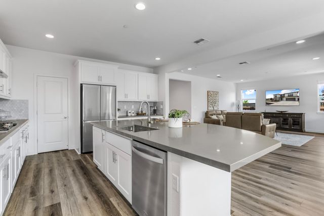 3104 Needham Ave, Lathrop, CA 95330