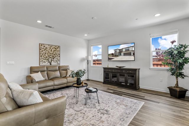 3104 Needham Ave, Lathrop, CA 95330