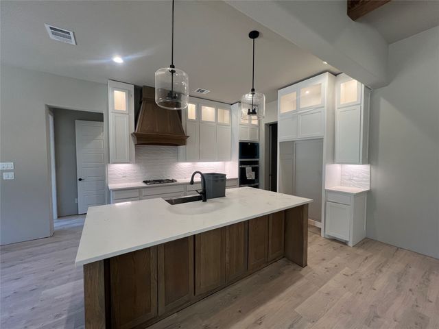 1053 Llano Way, Poolville, TX 76487