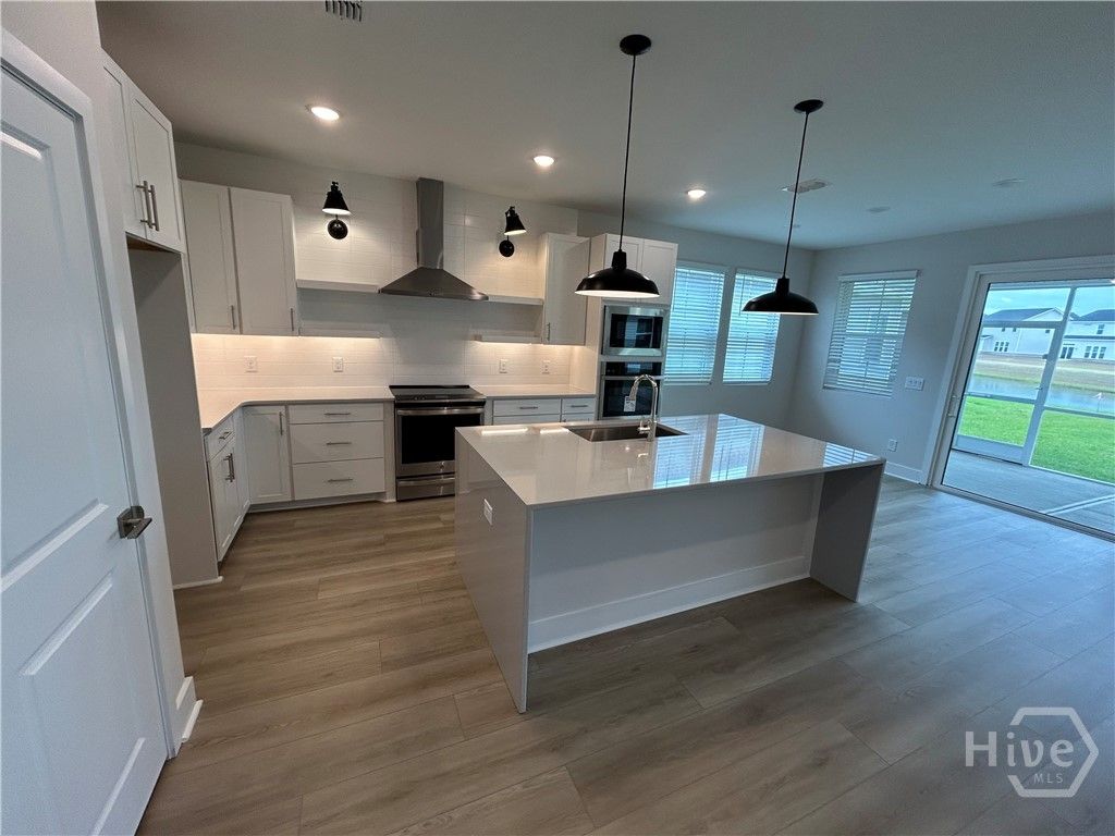 Image 2 of property listing at 135 Mage Circle, Savannah, GA 31302