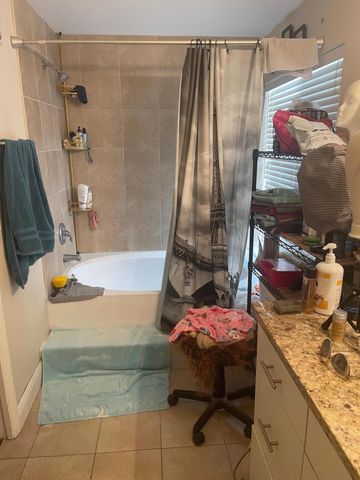 645 Executive Center Drive R-105, West Palm Beach, FL 33401