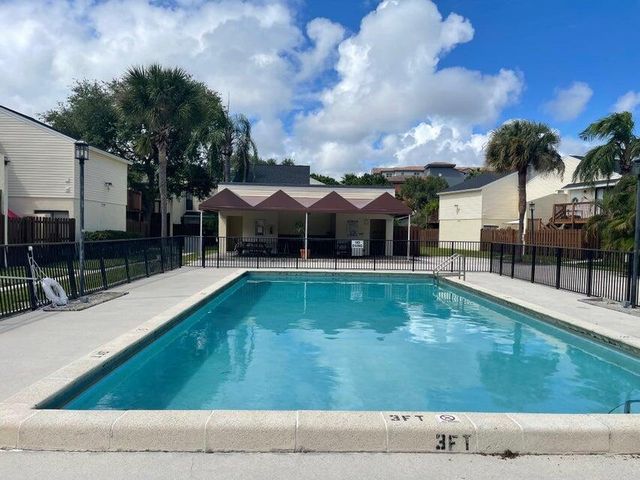645 Executive Center Drive R-105, West Palm Beach, FL 33401