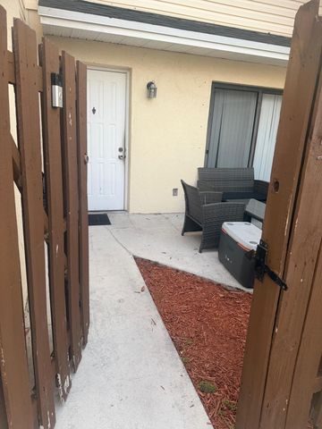 645 Executive Center Drive R-105, West Palm Beach, FL 33401