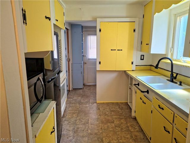 1249 E 342nd Street, Eastlake, OH 44095