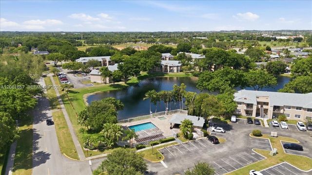 2121 NW 96th Terrace 14D, Pembroke Pines, FL 33024